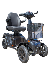 Afbeelding in Gallery-weergave laden, Scootmobiel Life & Mobility Solo 4 Black Pearl nu met gratis lithium accu twv € 1.499,-